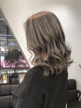 ジゼル(GiseL) 【GiseL】ペールベージュ×バレイヤージュ/ハイライト/ブリーチ