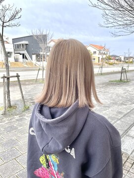 グート ヘアーメイク(gut HAIR MAKE) ミルクティーベージュ 切りっぱなしボブ