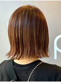 オレンジブラウン切りっぱなしボブ外はね