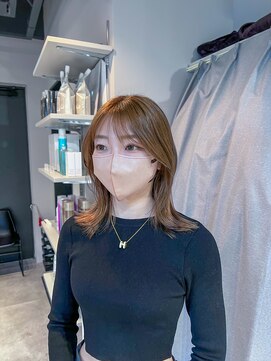 ディーエックス スリー(Dxxxx III) ・流行りの・外ハネミディ×顔周りレイヤー