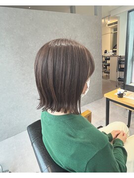 フー(feu) 切りっぱなし×ベージュカラー。