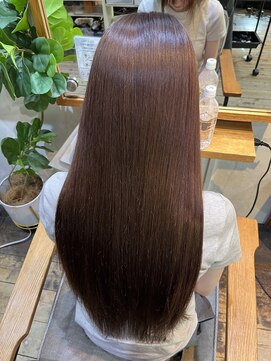 ヨンセンチメートルヒロサカ(4cm HIROSAKA) 艶々ストレート