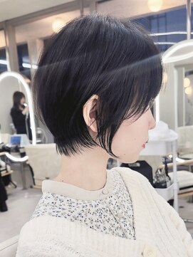 アイドットプラスサッポロ 札幌(i.+SAPPORO) 黒髪ネビージュ × 小顔レイヤーカットショートヘア/札幌美容室