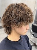 渋谷波巻きスパイラルパーマサーフカール外国人風メッシュカラー