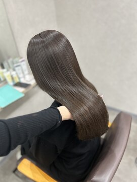 フュー 新小岩(few.) 赤味を押えたグレージュカラー