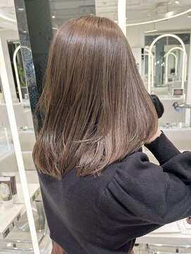 透明感グレージュ