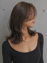 ビュートリアム 南青山(BEAUTRIUM)&nbsp;海外レディ ミディアムレイヤー 顔まわりレイヤー表参道青山