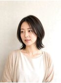外ハネミディアムヘア/小顔似合わせカット/黒髪/天使の輪/ツヤ髪