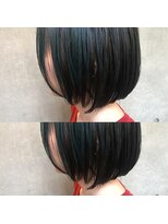 ビビト(bibito) bibito 柔らかネイビーハイライトボブ