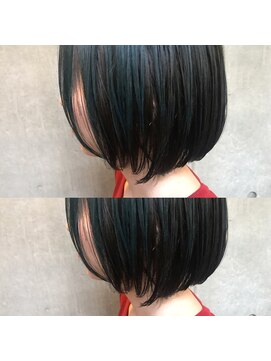 ビビト(bibito) bibito 柔らかネイビーハイライトボブ