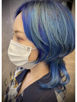 キャラ シャローネ 池袋(Chara Chalone) 資生堂カラーミューズで水色ウルフカット/クラゲカット/前下がり
