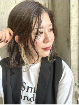 ドアベルヘアリビング(Door Bell hair Living) インナーカラー×ハイトーン×波巻×ホワイトベージュ