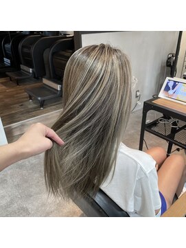 グラ デザイン アンド ヘアー 天王寺店(GRAS DESIGN & HAIR by HEADLIGHT) 細めいっぱいハイライト×アッシュグレー