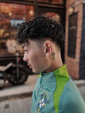 スリーセント 栄(3/cent) スペインカール/フェードカット/スパイラルパーマ