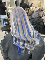 シェイロ(Cielro)&nbsp;【ホワイトシルバー×ハイライトブルーエクステ】SAKI