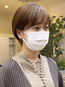 アム(am) グレージュ切りっぱなしボブ前髪ありミニボブミルクティベージュ