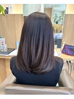 ウイバイファースト(u'i by first) まとまり感のあるミディアムスタイル