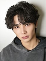 ルーシー 渋谷(LUCEY)&nbsp;センターパートフェザーパーマツイストスパイラルパーマメンズ