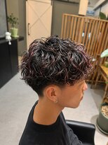 テオ(Teo)&nbsp;赤メッシュ×波巻きパーマ