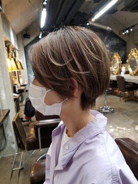 ユーアールキャッスル(UR CASTLE) ハイライト グレージュ マッシュショート