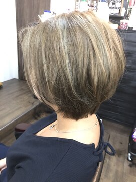 ライフ 住道店(Lyfe) デザインハイライトアッシュ_大人ショートボブ斜めバング_257