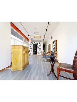 プライベートサロンならではのマンツーマン施術が魅力。周りを気にせず、髪のお悩みも気軽に相談できる♪