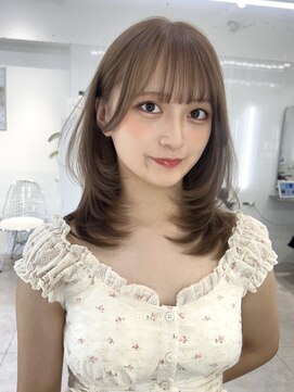 オニキス 原宿(ONYX) a183レイヤーカットミディアムレイヤーブリーチカラーベージュ