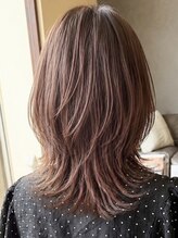 トップヘアー アヴェニュー 刈谷(TOPHAIR Avenue)&nbsp;刈谷ミディアムウルフくびれレイヤーピンクブラウン20代30代40代