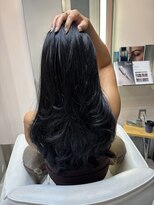アナ ラーナ(Anna Lanna)&nbsp;ブルーブラック、レイヤーカット、メテオトリートメント