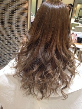 トリコ 梅田茶屋町店(trico) 外国人風アッシュ系ハイライト【トリコ梅田茶屋町店】