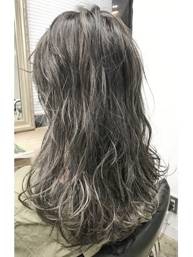 アクトゥス(AEQUITAS) モノトーンアッシュハイライトミディ【池袋/20代/30代/40代】