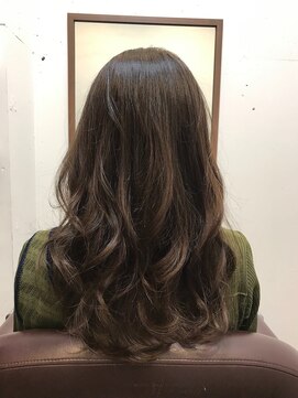 ラテ(Latte) 【松原美幸】アッシュベージュ×ウェーブロング