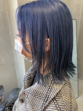 テトヘアー(teto hair) ネイビーカラー、ブリーチ1回、外はねボブ、ブルー