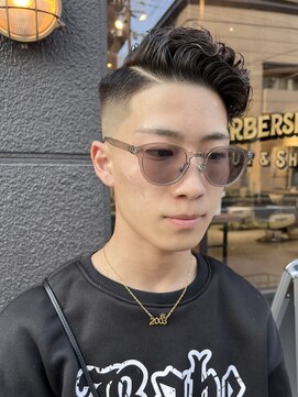 フリーク バーバーショップ 都島店(FREAK BARBER SHOP) スキンフェードパーマサイドパート