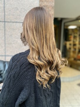 フツーロ 栄(FUTURO) プルエクステ