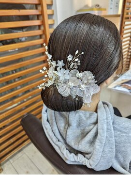 サロン ド アベニュー 成人式 綺麗めギブソンタック