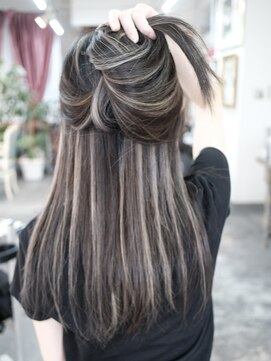 マリアナ(Mariana) ハイライトショートヘアレイヤーカットダブルカラー