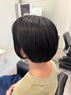 ナナ(7nana) 大人切りっぱなしショートボブ前上がり