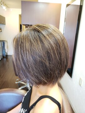 ヘアメイク ビス(Hair Make Bis.) 前下がりボブ