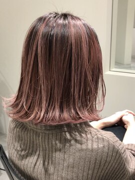 マリオ(mario) ピンクアッシュベージュ×筋感バレイヤージュ×切りっぱなしボブ