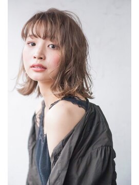 テイラー(Taylor) ［Taylor］☆大宮　ミルクティーベージュ×ふわっとミディ