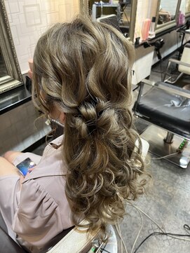 ロワローズ(Roi rose) サイドシニョンハーフアップ♪