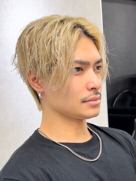 アイトーキョー 池袋(AI TOKYO) 前下がりハイトーンセンターパートウルフ