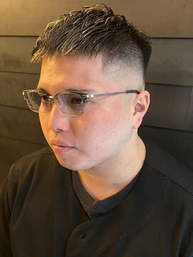 ディスイズバーバーセカンド(THIS IS BARBER 2nd) ハイライト メンズパーマ フェード 刈り上げ ベリーショート