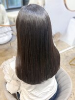 レア 表参道(L'ea)&nbsp;大人ガーリーダークアッシュミディアムレイヤー似合わせカット