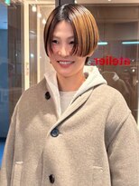 アトリエ(atelier.) ハンサムショート センターパート ブリーチ ベージュカラー