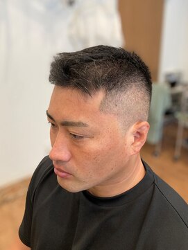 カットアンドシェーブ 髪心地 セットしない人のためのフェードカット　バリカン0.8ｍｍ～