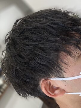 オレンチメンズヘアー(ORENCHI MEN'S HAIR) スーツ短髪ツーブロック束感黒髪ツイストスパイラルパーマ