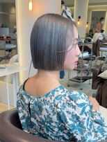 ケリーアン 太田(kelly.un)&nbsp;グレー / ハイトーンカラー / ブリーチリタッチ / ミニボブ