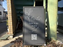 住宅地にあるため分かりずらいですがこの看板が目印です